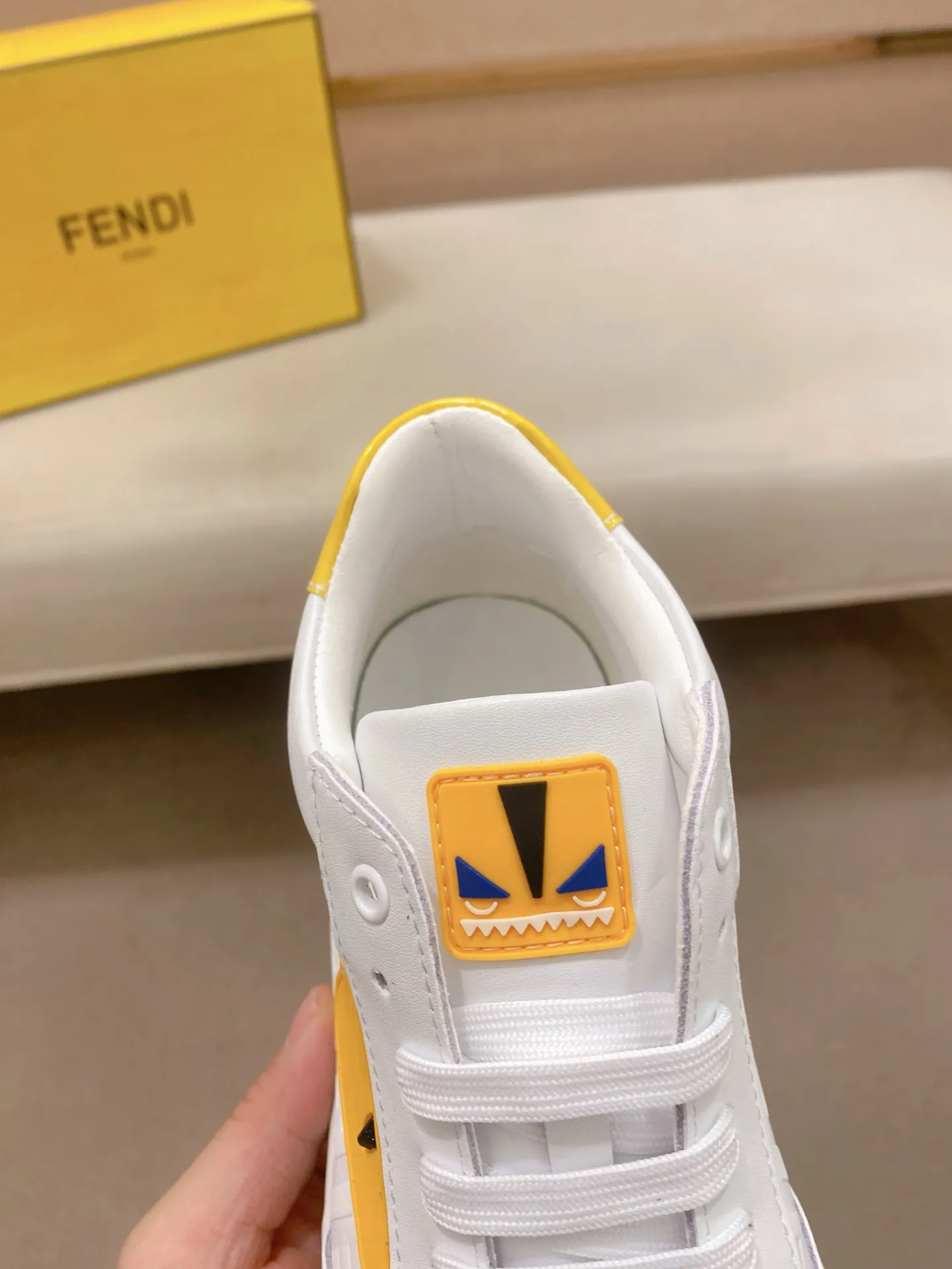 Factory price: 420💰[Fendi] Fendi’s latest men’s casual shoes! Available at counters simultaneously! A one-to-one replica of the original. All imported official website one-to-one cowhide fabric. The interior is made of top-grade sheepskin, and the original factory-supplied rubber outsole is used. Leading new fashion concepts. Matching code: 38-44. (can be customized for 45 non-refundable)